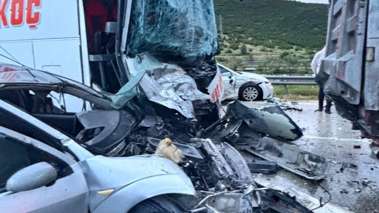 TAG Otoyolu'ndaki zincirleme trafik kazasında 1'i ağır 5 kişi yaralandı