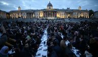 Londra'nın ünlü Trafalgar Meydanı'nda 2 bin kişilik iftar programı düzenlendi