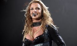 Şarkıcı Britney Spears yine çıplak fotoğraflar paylaştı