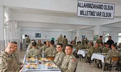 Ersin Tatar'dan Zırhlı Tugay Komutanlığı'na ziyaret