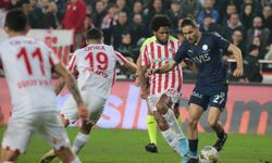 Antalyaspor'u yenen Fenerbahçe zirveye yerleşti