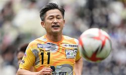 55 yaşındaki Japon futbolcu yeni takımıyla anlaştı
