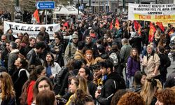 Tren kazası protestoları Yunanistan'da hayatı felçe uğrattı