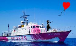 İtalya, Banksy'nin finanse ettiği göçmen kurtarma gemisini limanda alıkoyuyor
