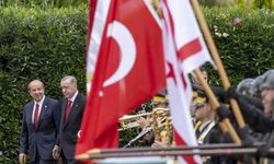Cumhurbaşkanı Erdoğan Kuzey Kıbrıs’ta resmi törenle karşılandı