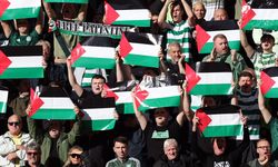 Celtic taraftarları Şampiyonlar Ligi maçında binlerce Filistin bayrağı açtı
