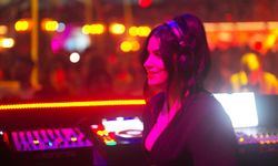 İranlı kadın DJ'ler tabuları yıkıyor