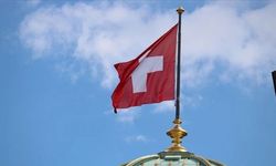İsviçreli seçmenler emeklilere yılda bir maaş ikramiye verilmesini onayladı