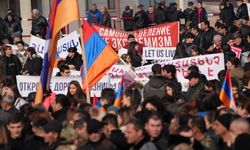 Ermeniler, barış görüşmelerine rağmen Azerbaycan ile yeni bir savaştan endişe ediyor