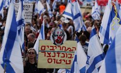 Binlerce kişi Netanyahu'nun istifasını istedi