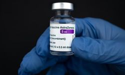 AstraZeneca, Covid aşısının nadir görülen bir yan etkiye neden olabileceğini ilk kez kabul etti