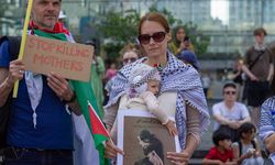 Hollanda'da Anneler Günü'nde Filistinli anneler için destek yürüyüşü