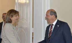 Cumhurbaşkanı Ersin Tatar, Londra’da, BM Genel Sekreteri’nin Kişisel Temsilcisi Maria Angela Holguin Cuellar ile görüştü