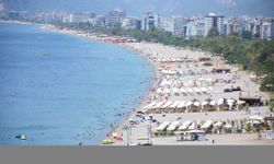 Antalya'da sıcak hava bunalttı