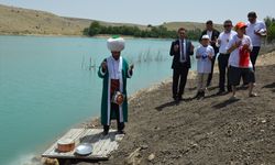 Eskişehir'in temsili "Nasreddin Hoca"sı göle maya çaldı