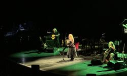 Kanadalı müzisyen Loreena McKennitt, Harbiye'de konser verdi