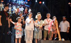 Muğla'da Tarım, Çevre ve Turizm Festivali'nde otizmli sanatçı Yıldırım sahne aldı