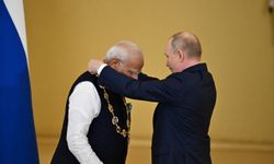Rusya Devlet Başkanı Putin, Hindistan Başbakanı Modi’ye Aziz Andreas Nişanı verdi