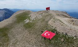TÜRKAV, Ilgaz Dağı'nda "Bayrak etkinliği" düzenledi