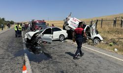 Yozgat'ta hafif ticari araçla otomobilin çarpıştığı kazada 3 kişi öldü