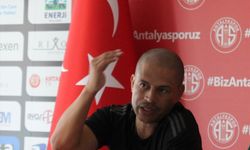 Alex, Antalyaspor'un "profilini" değiştirecek oyuncular istiyor