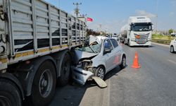 Antalya'da tıra çarpan otomobildeki 1 kişi öldü