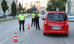 Kütahya'da uyuşturucu etkisinde araç kullananlar polisin takibinden kaçamıyor