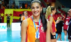 Galatasaray Daikin Kadın Voleybol Takımı'na Balkan Kupası takdim edildi