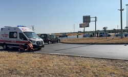 Kilis'te hafif ticari araç ile çarpışan motosikletteki 2 kişi yaralandı