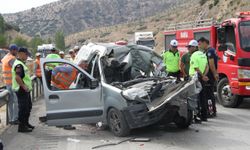 Manisa'da tırla çarpışan hafif ticari aracın sürücüsü hayatını kaybetti