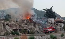 Hatay'da 2 katlı boş binada çıkan yangın söndürüldü