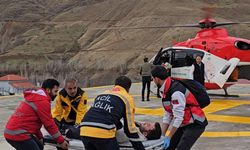 Bahçesaray'da rahatsızlanan kişi ambulans helikopterle Van'a nakledildi