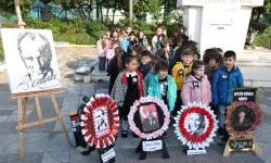 İstanbul'da Bakırköylü minikler Ata'sını andı