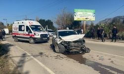 Adana'da cip ile otomobilin çarpıştığı kazada 4 kişi yaralandı