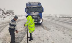 Bingöl'de kar ulaşımı olumsuz etkiliyor