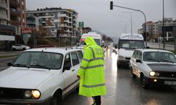 GÜNCELLEME - Kar yağışı nedeniyle tek yönlü ulaşıma kapatılan Denizli-Antalya kara yolu trafiğe açıldı