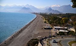 Antalya sahillerinde yeni yılın ilk günü yoğunluk yaşandı