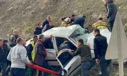 Balıkesir'de minibüs ile otomobilin çarpıştığı kazada 2 kişi öldü