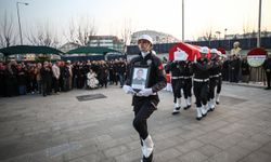 Bebeğine anne sütü götürürken kazada ölen polis memurunun eşi kızıyla hayata tutunuyor