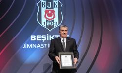 Beşiktaş'ta başkanlığa seçilen Serdal Adalı ve yönetimi, mazbatalarını aldı