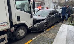 Beyoğlu'nda zincirleme kazaya neden olan kamyonetin sürücüsü kaçtı