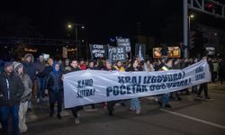 Karadağ'da öğrenciler, 13 kişinin öldüğü saldırıyı protesto etti