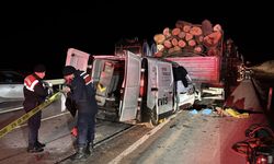 Kütahya'da tıra çarpan kamyonetteki genç öldü