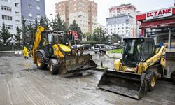 Ataşehir'de kanalizasyon çalışması sonrası geciken asfaltlama esnafı mağdur etti