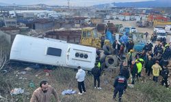 Bursa'da tırla çarpışan otobüsün şarampole devrilmesi sonucu 9 kişi yaralandı