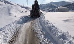 Elazığ'da 54 yerleşim yerine ulaşım sağlanamıyor