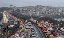 İstanbul'da sabah saatlerinde trafik yoğunluğu yaşanıyor