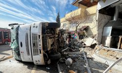 Kahramanmaraş'ta halk otobüsü ile kamyonun çarpıştığı kazada 11 kişi yaralandı