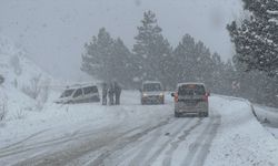 Kütahya'da kar yağışı ulaşımı olumsuz etkiledi