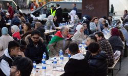 Hollanda’da Gazze ve Filistin’e destek amaçlı sokak iftarı düzenlendi